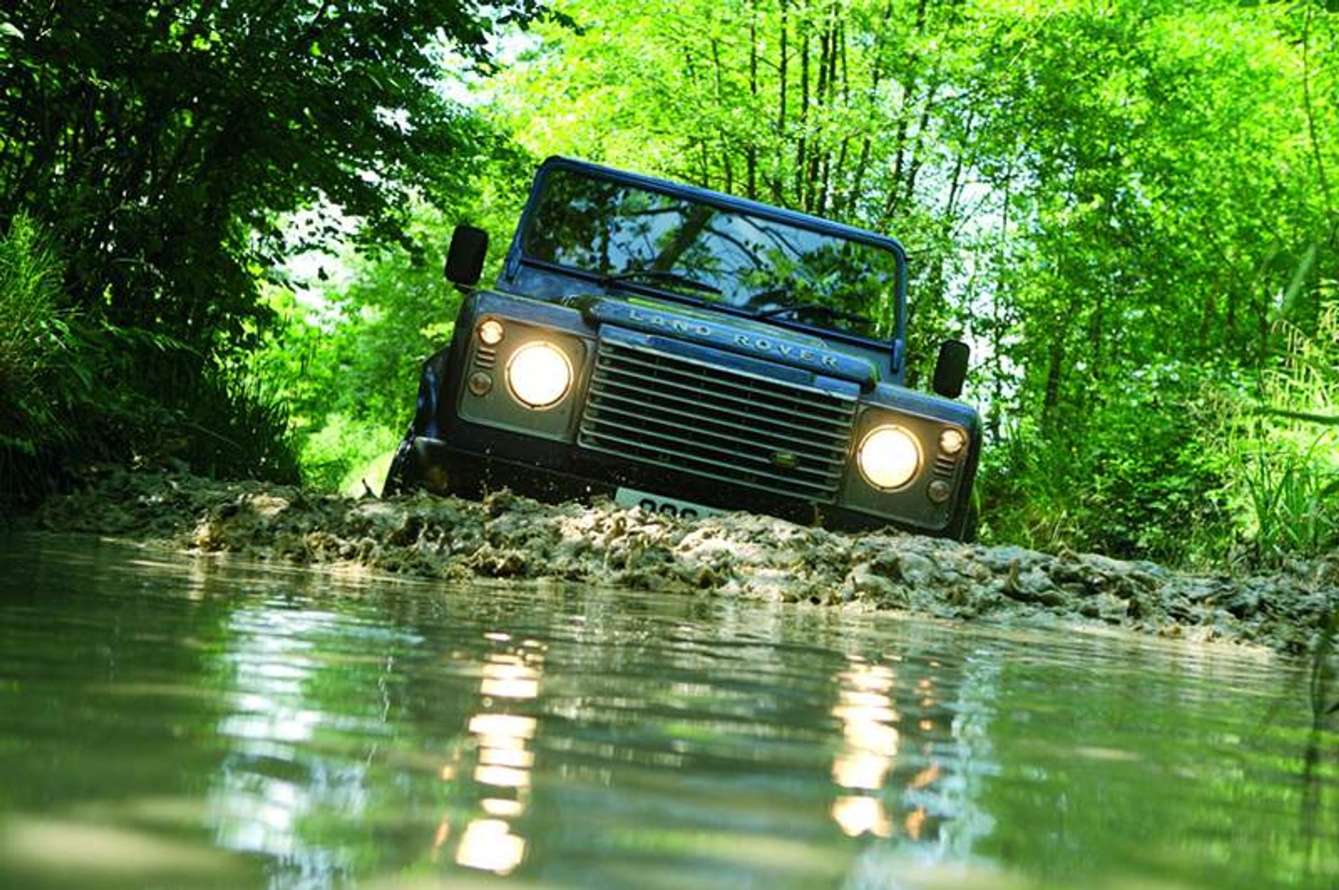 Land Rover Defender 2007: ten sam, a jednak inny