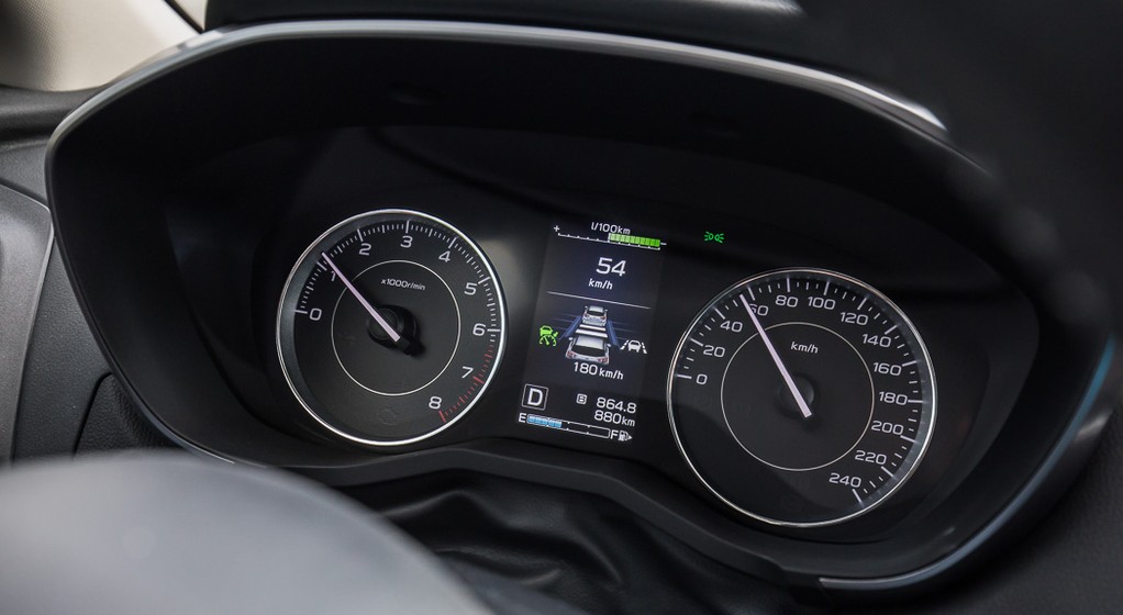 Subaru Impreza. Klasyka. Eleganckie i czytelne zegary. O wirtualnym kokpicie nie ma mowy. I dobrze