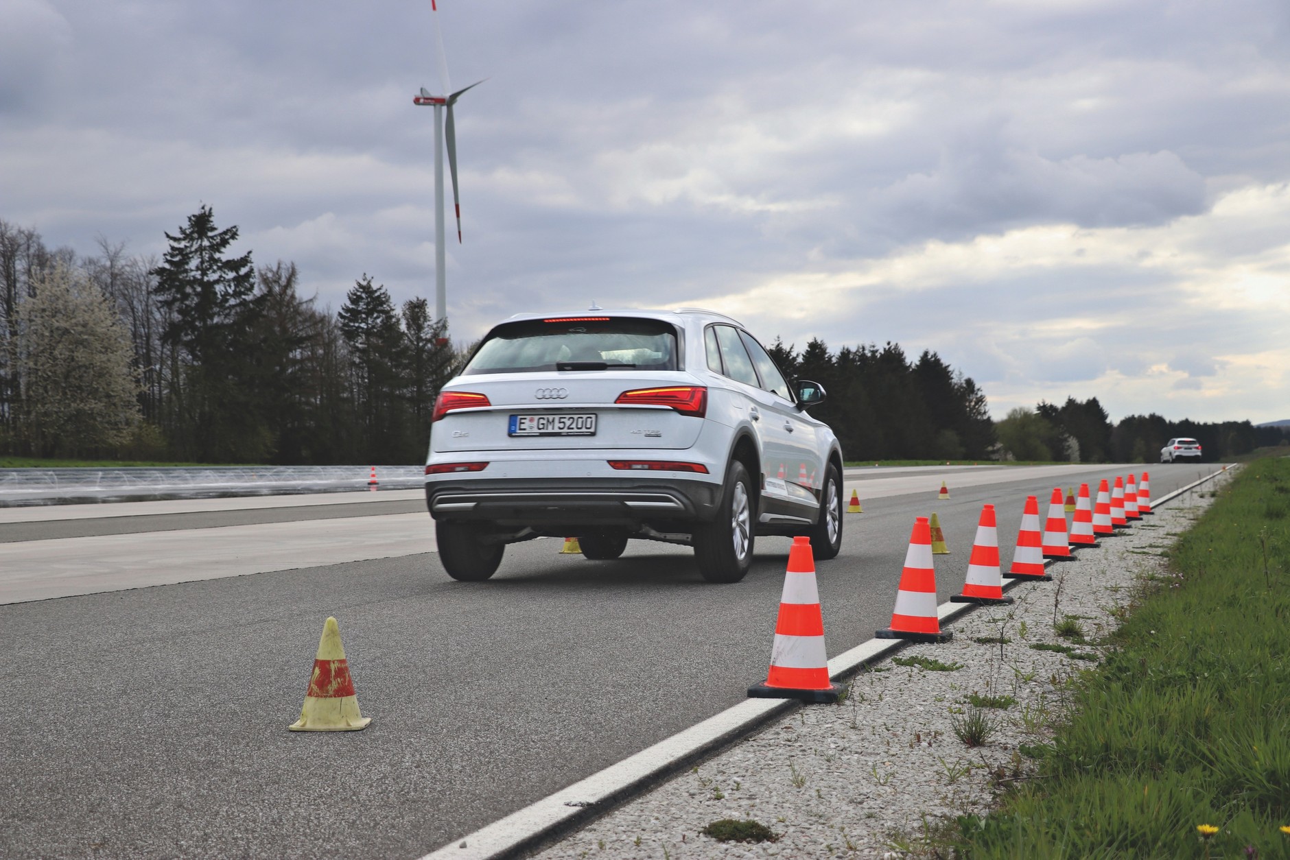 Zadziwiająco dobre wyniki prób hamowania na suchym. Ale nie u wszystkich.