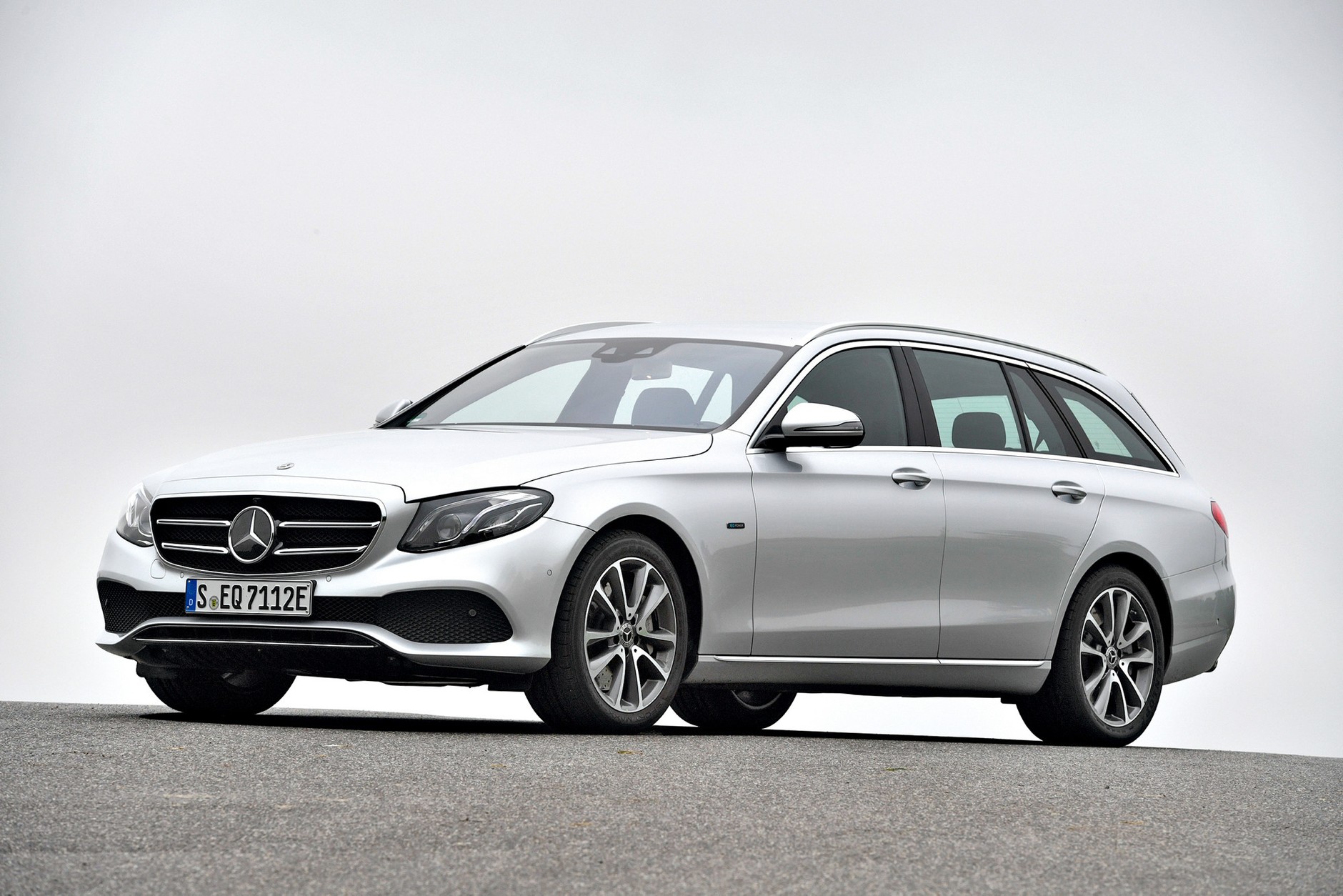 Porównanie: benzynowa hybryda, dieslowska hybryda kontra diesel i benzyna