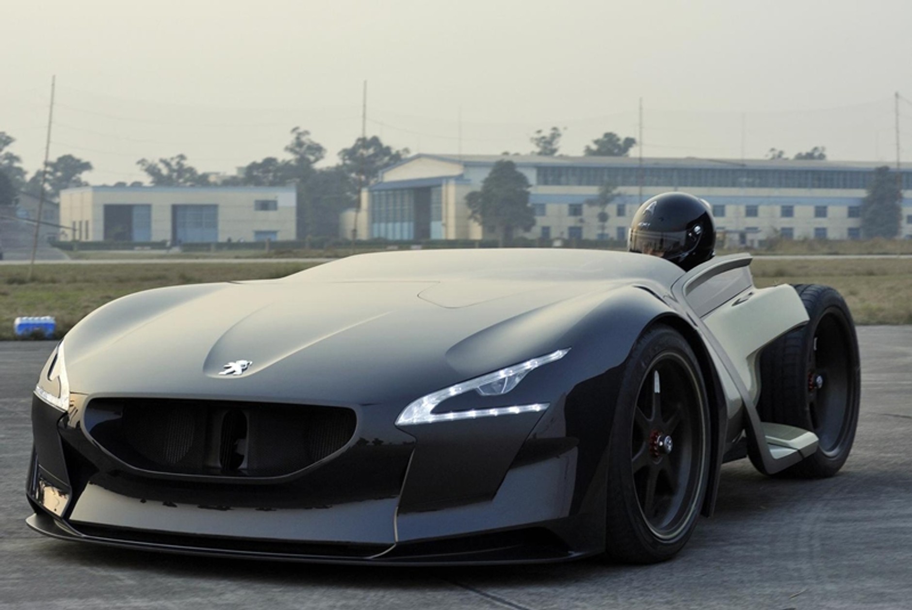 Peugeot EX1 pobija kolejne rekordy