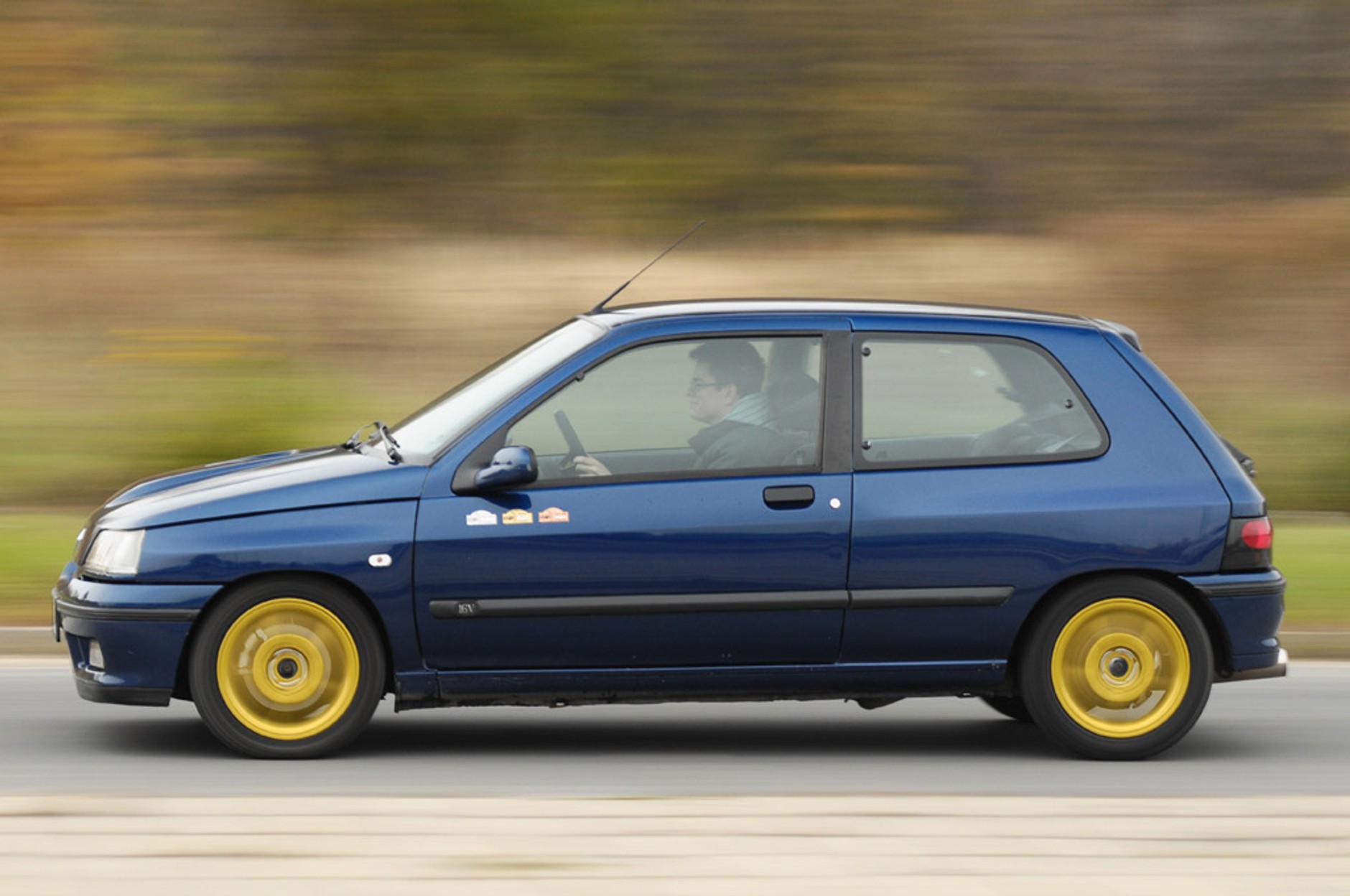 Renault Clio 1.8 16V: dziarski staruszek czy kupa złomu?