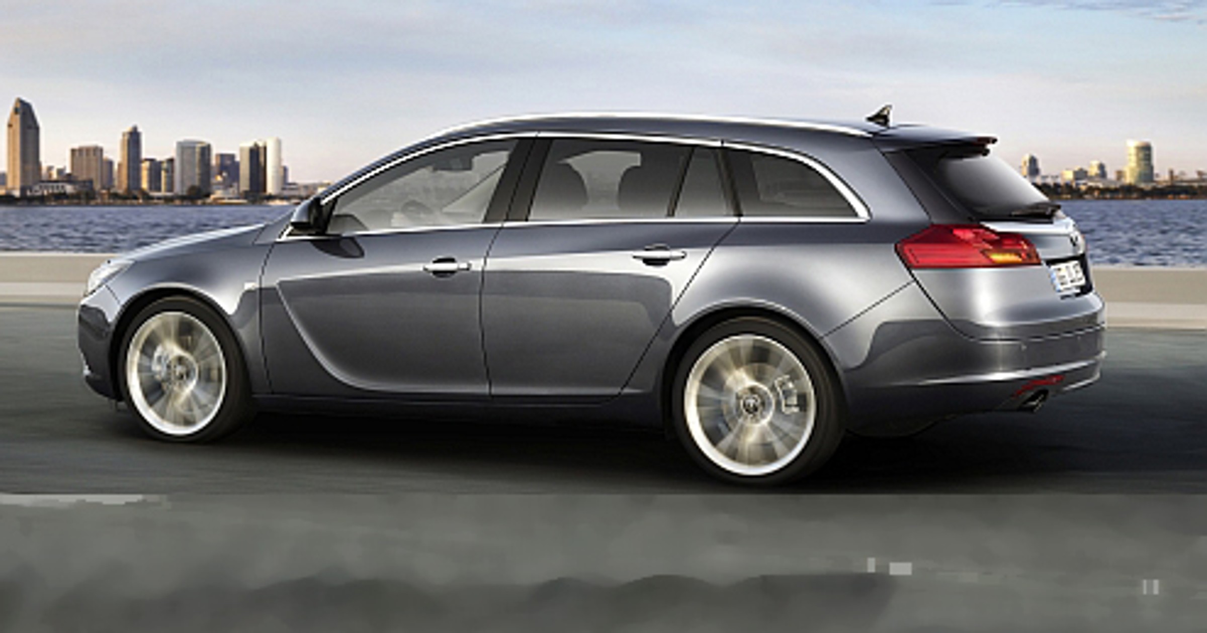 Opel Insignia Sports Tourer, kombi w sportowym garniturze
