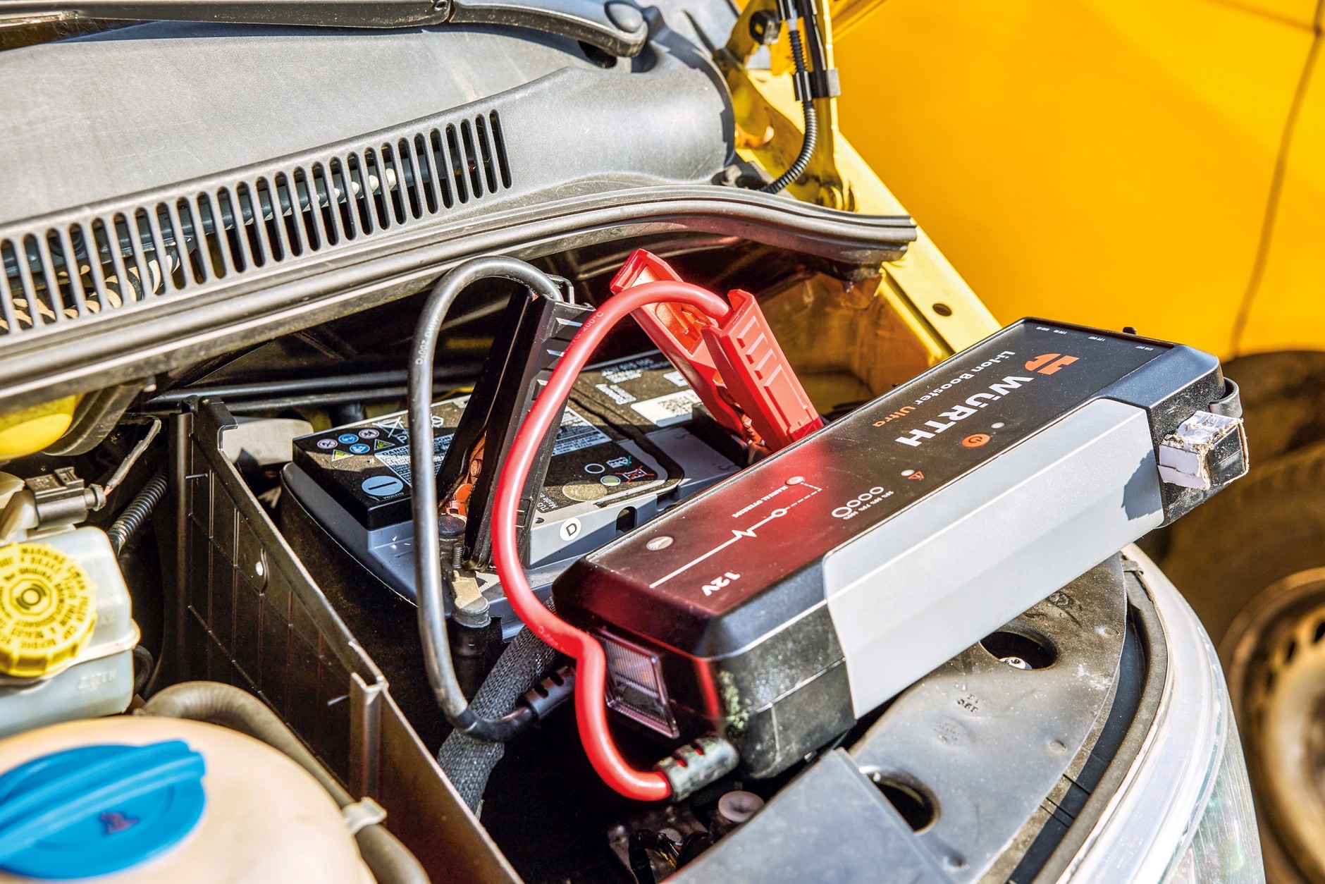 Dostawczaki z pocztowego demobilu. Czy kupno busa po niemieckiej poczcie ma sens?