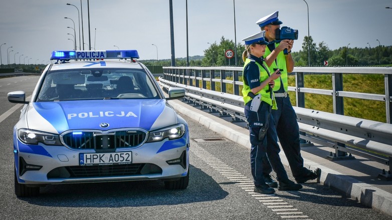 Policyjna kontrola odległości między pojazdami