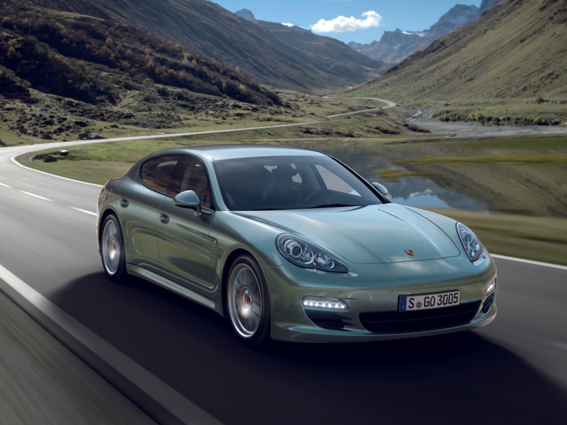 Nadjeżdża ekonomiczne Porsche Panamera Diesel