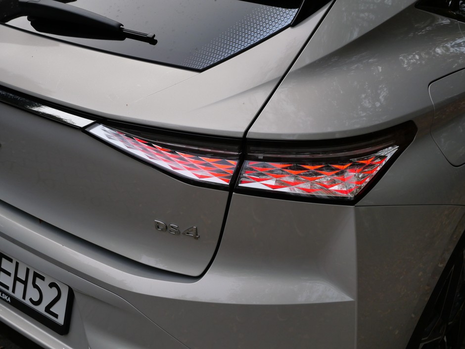 DS4 Pallas hybrid