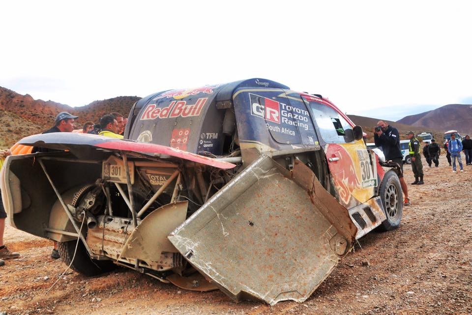Zdemolowana Toyota Nassera Al-Attiyaha