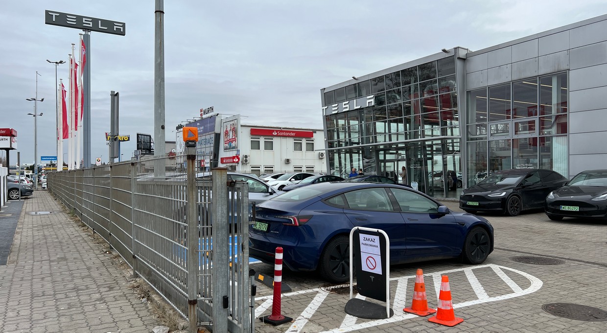 Tesla sprzedała w 2024 r. więcej samochodów niż Audi. Wszystko przez Chiny