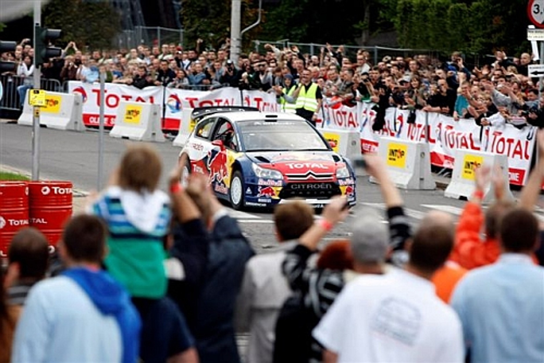 Loeb i Sardo pokazali co potrafią: Huczne powitanie mistrzów na Karowej