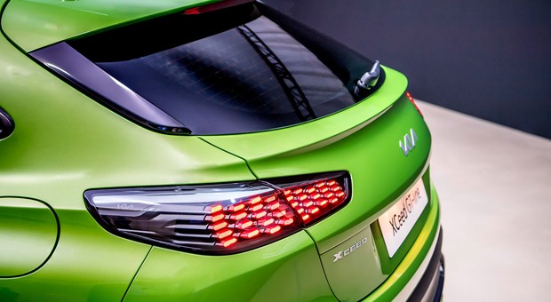 Kia XCeed dostała nową twarz. Lifting przyniósł też kontrowersyjne lampy