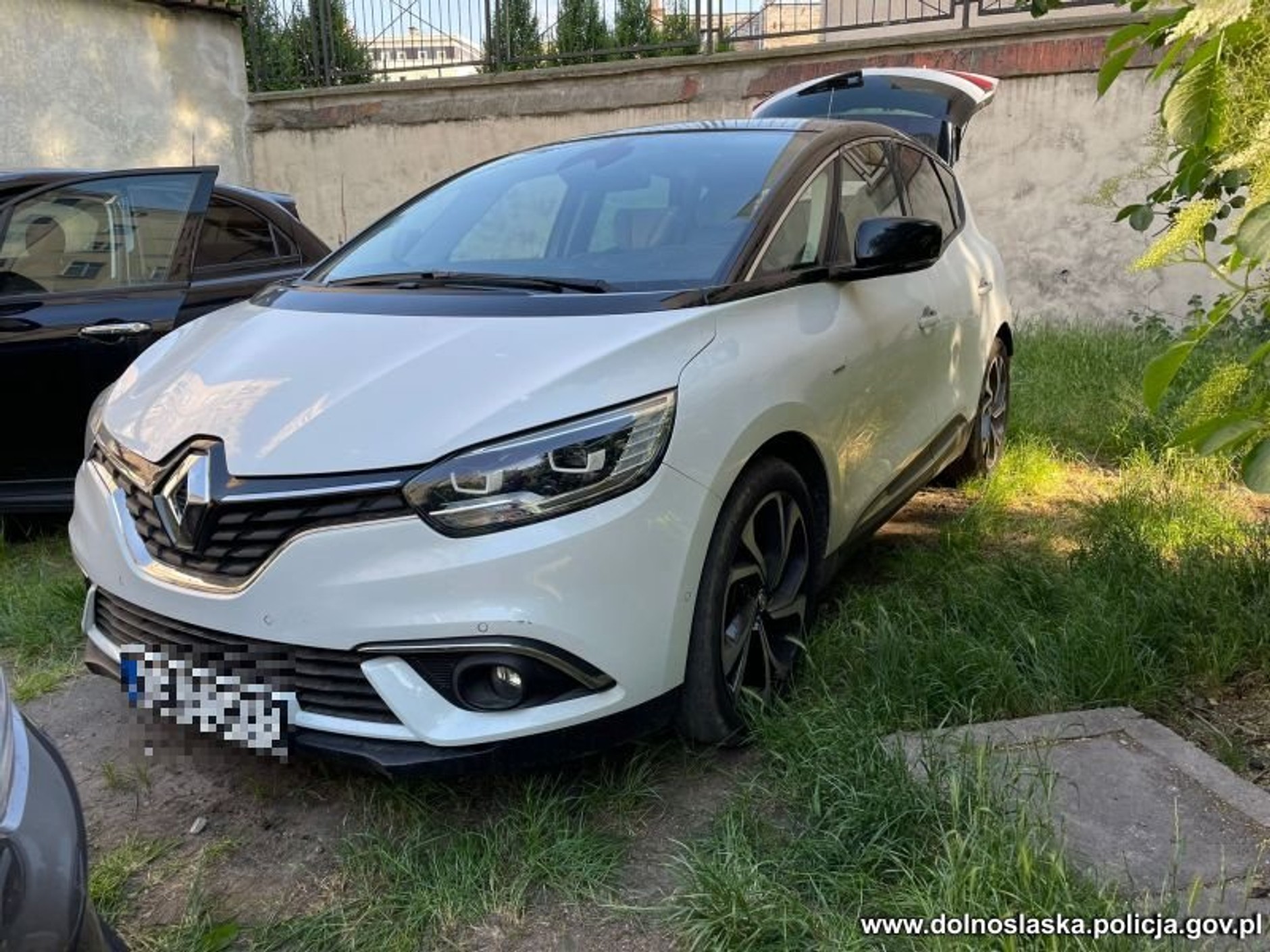 Samochód odzyskany przez policjantów z Wrocławia