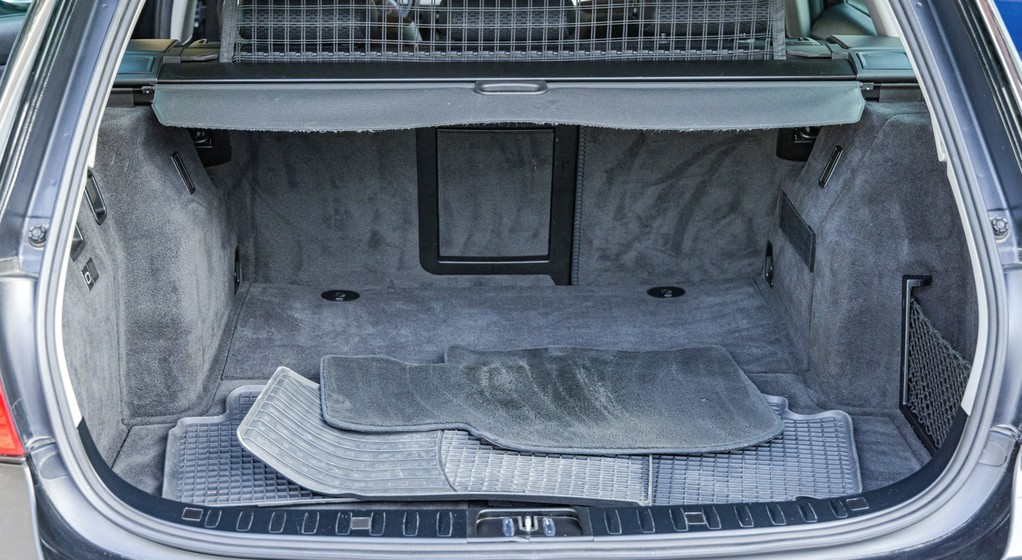 Dywaniki w bagażniku