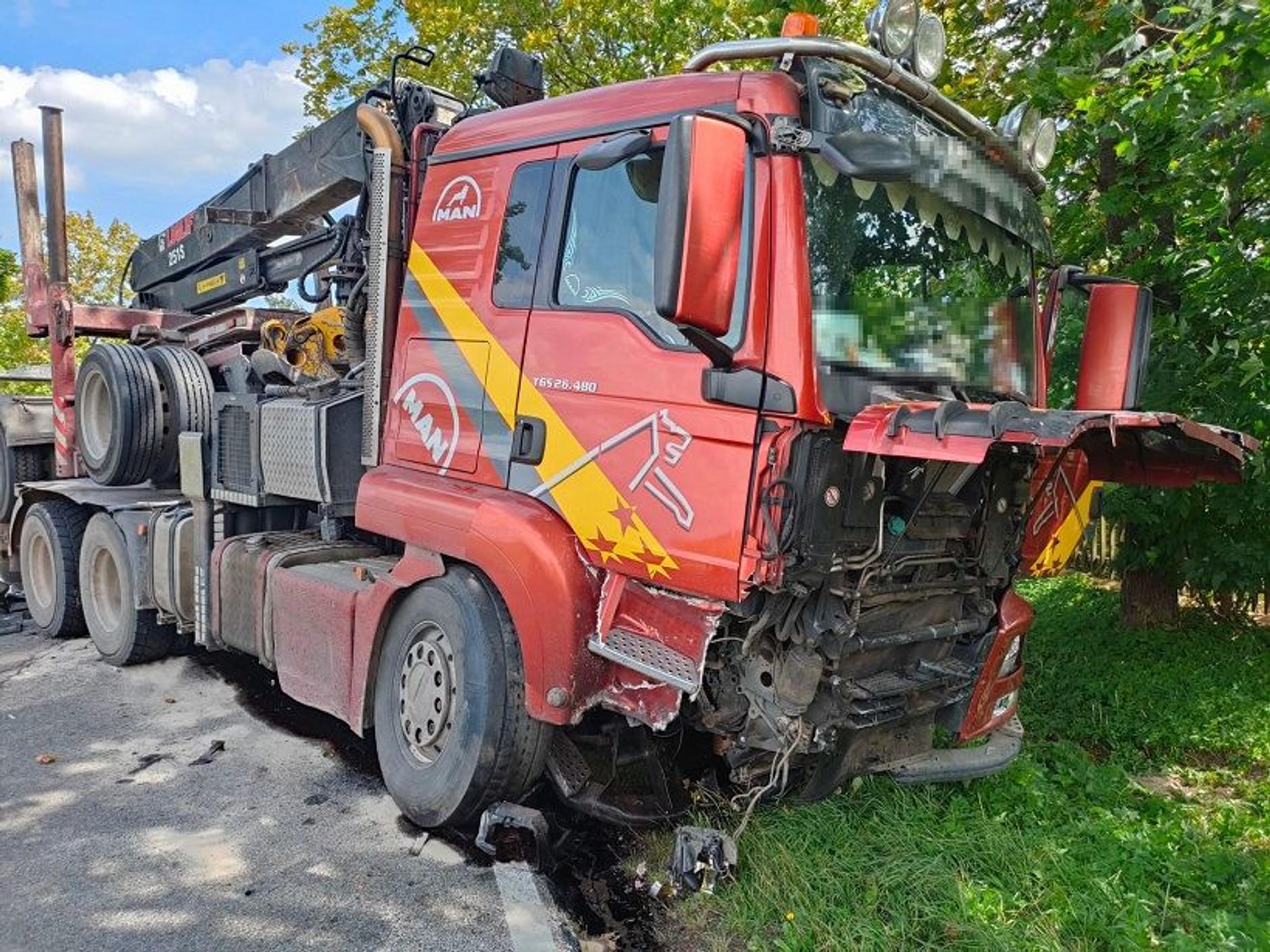 Tragiczny wypadek na Podlasiu. Audi aż wgniotło do połowy
