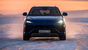 Nowy rekord: Rosjanin pędził Lamborghini Urusem blisko 300 km/h po zamarzniętym jeziorze