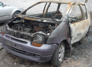 W polskich miastach przybywa wraków. Jak się ich pozbyć?