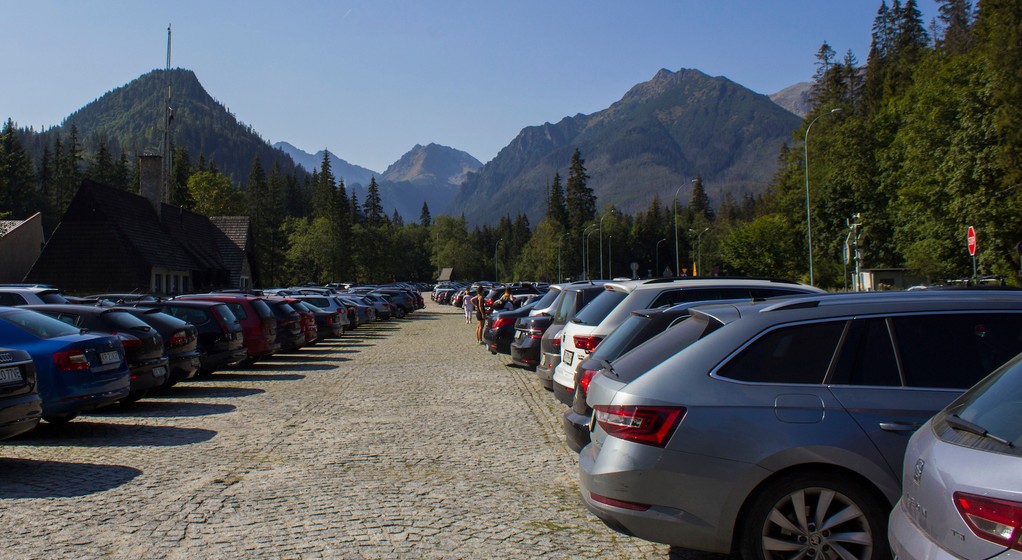 Parking pod Tatrami – zdjęcie ilustracyjne