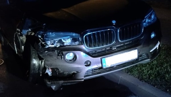 BMW samo "zadzwoniło" na policję. Kierująca na pewno nie była zadowolona