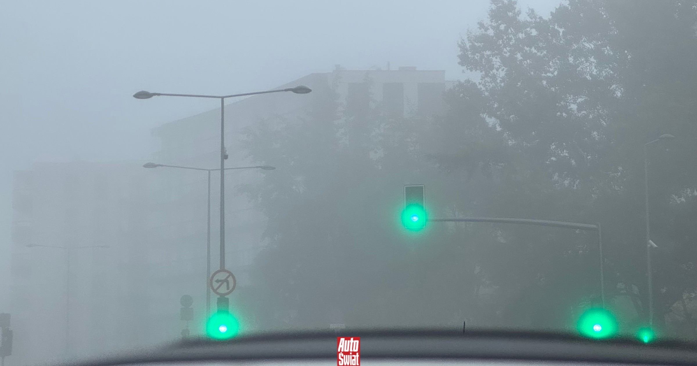 Zimą kierowcy zapominają, że funkcja świateł nie do końca działa. Przez to rodzą się problemy