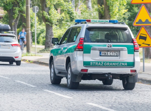 Jakie uprawnienia wobec kierowców mają Żandarmeria Wojskowa i Straż Graniczna?
