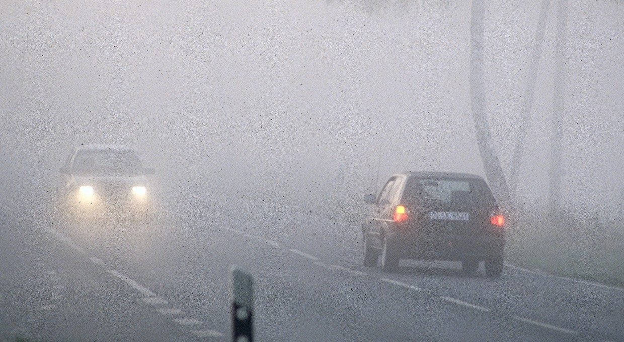 Na jakich światłach jeździmy we mgle?