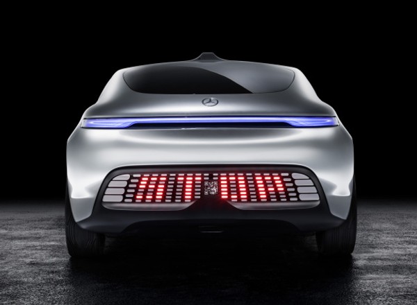 Mercedes porzuca rozwój w pełni autonomicznych samochodów osobowych, ale... nie ciężarówek