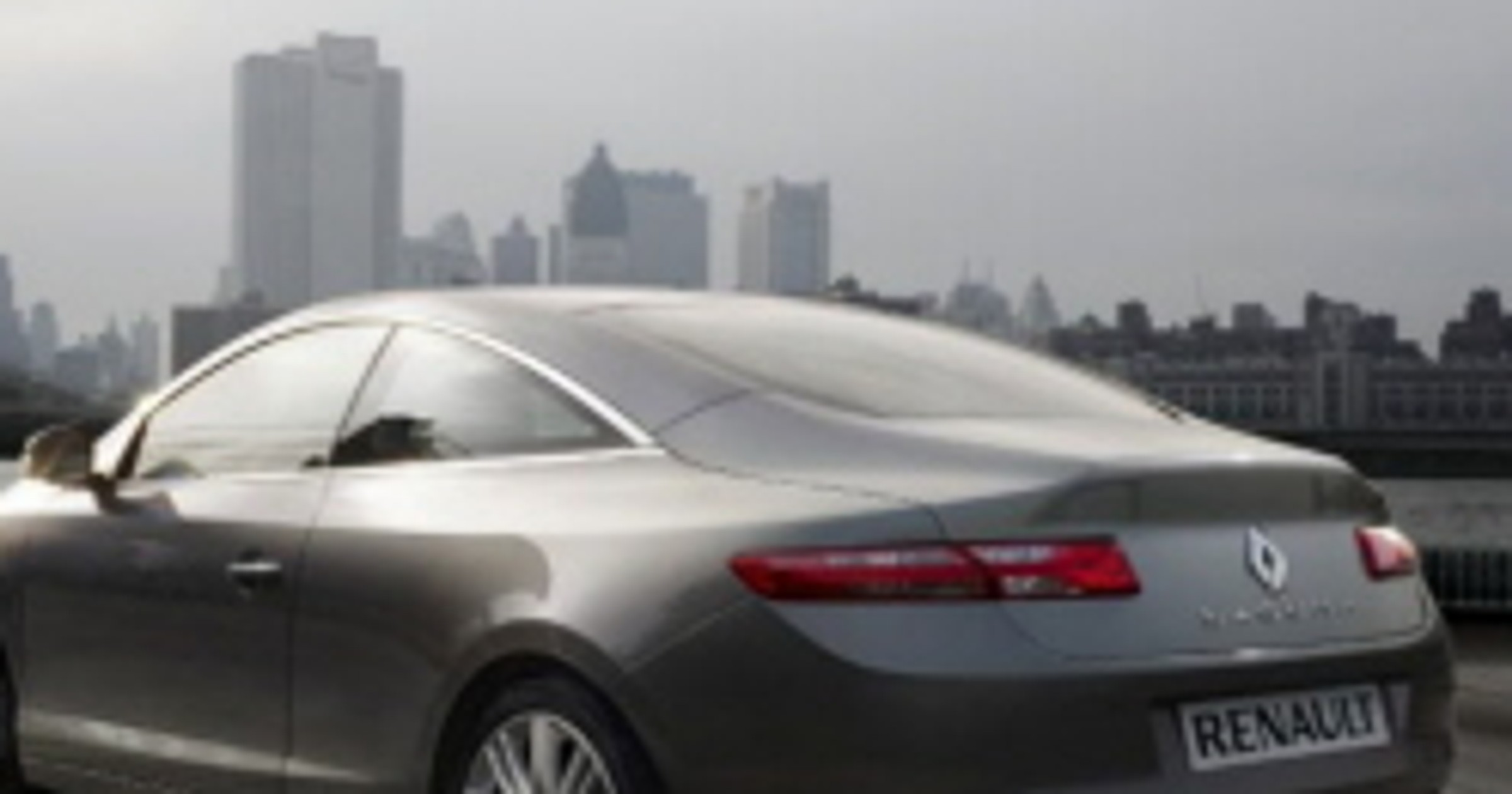 Renault: Laguna Coupe... zamknięta w sejfie (konkurs)