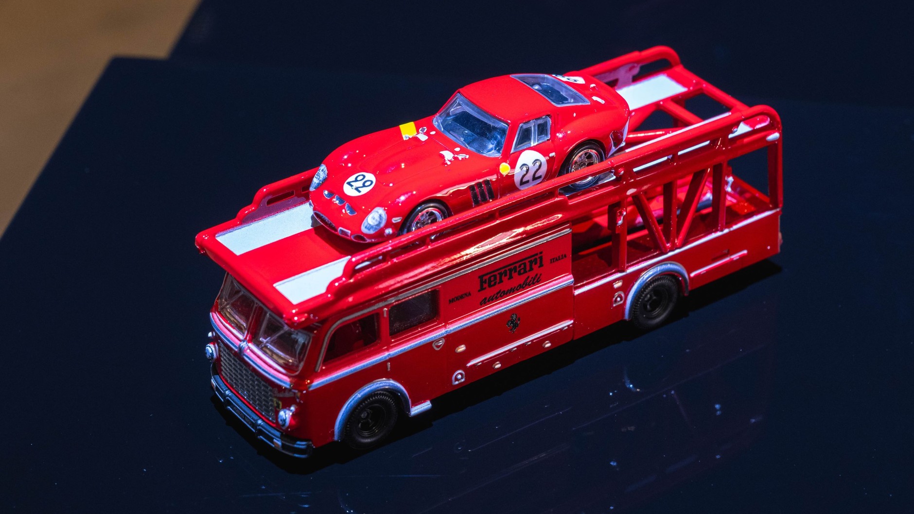 Ferrari 250 GTO i Fiat 642 RN2 (modele w skali marki Hot Wheels)