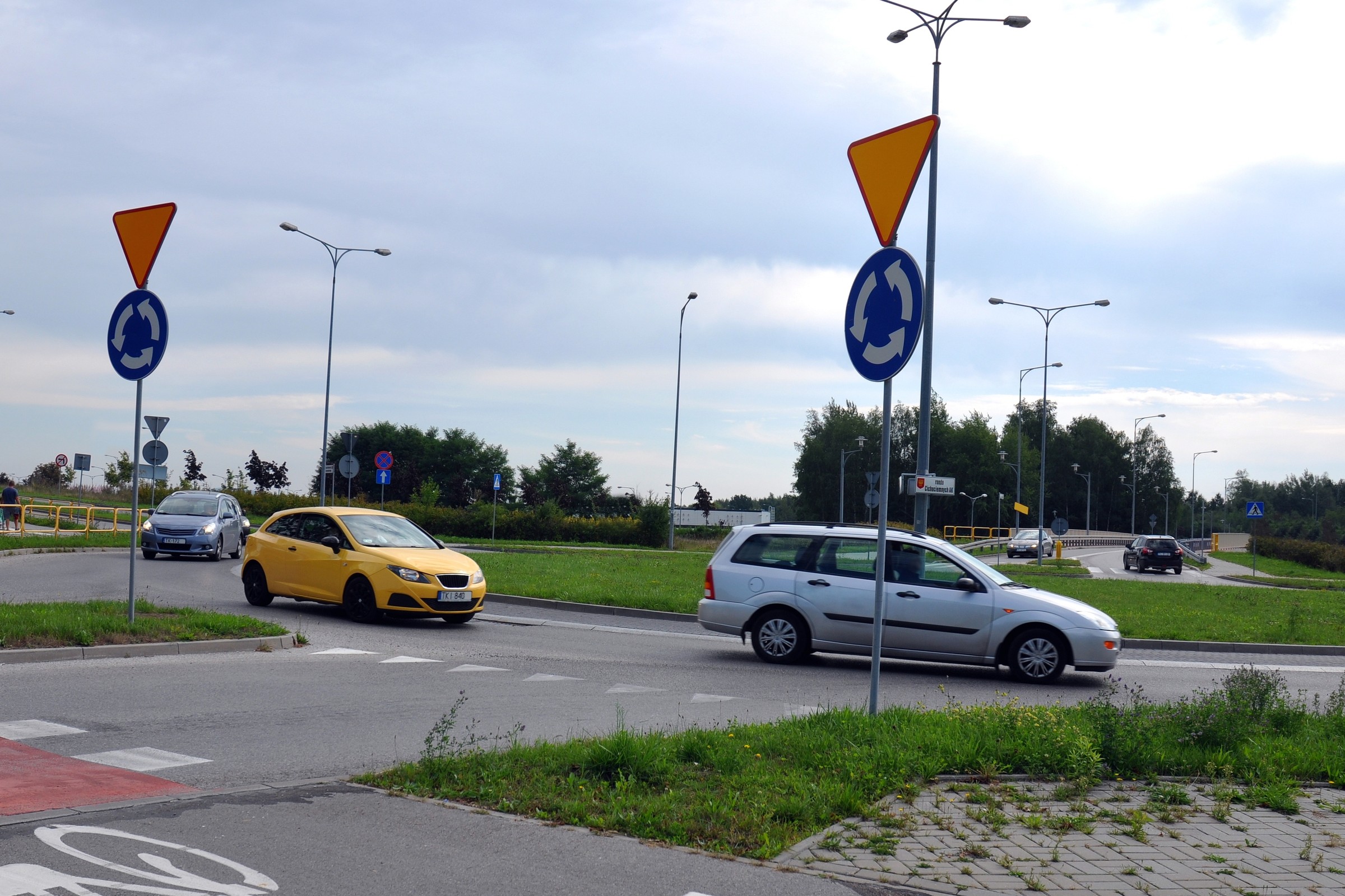 W końcu zapadł wyrok w tej sprawie. Trzeba włączać lewy kierunkowskaz na rondzie?