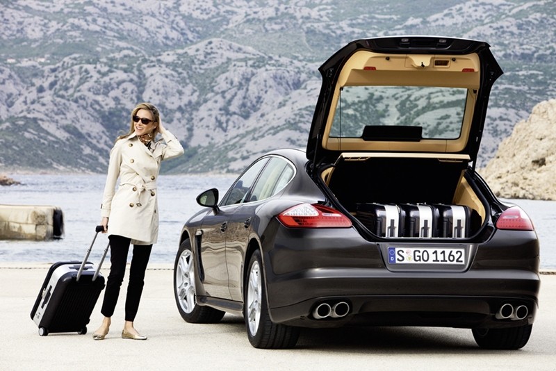 Porsche Panamera przyciąga piękne kobiety