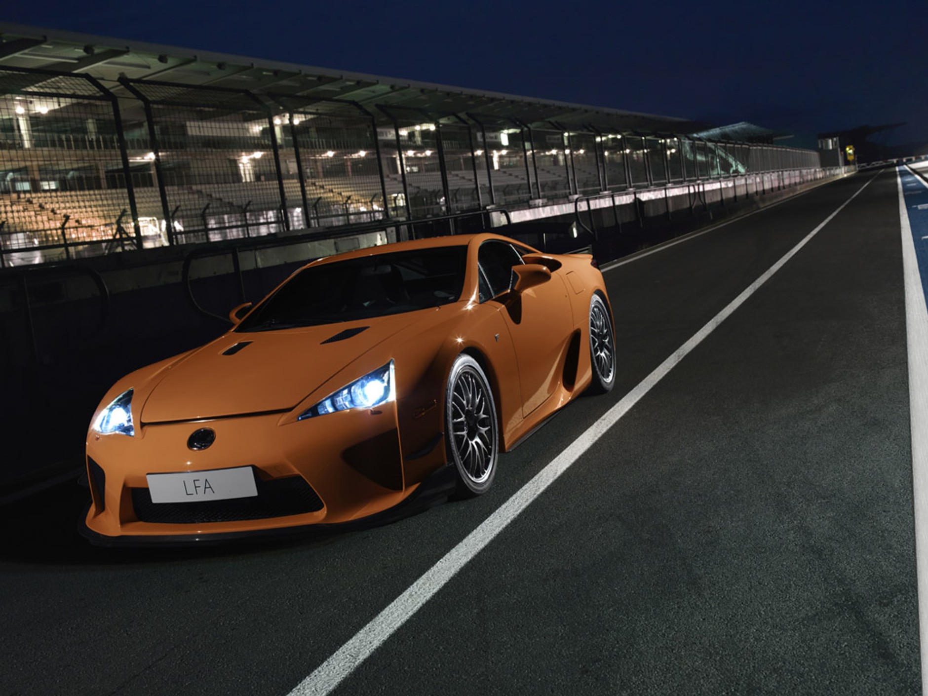 Lexus LFA Nurburgring Package: samochód z piekła rodem