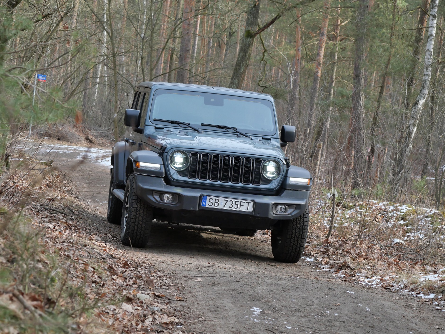 Jeep Wrangler vs Toyota Land Cruiser