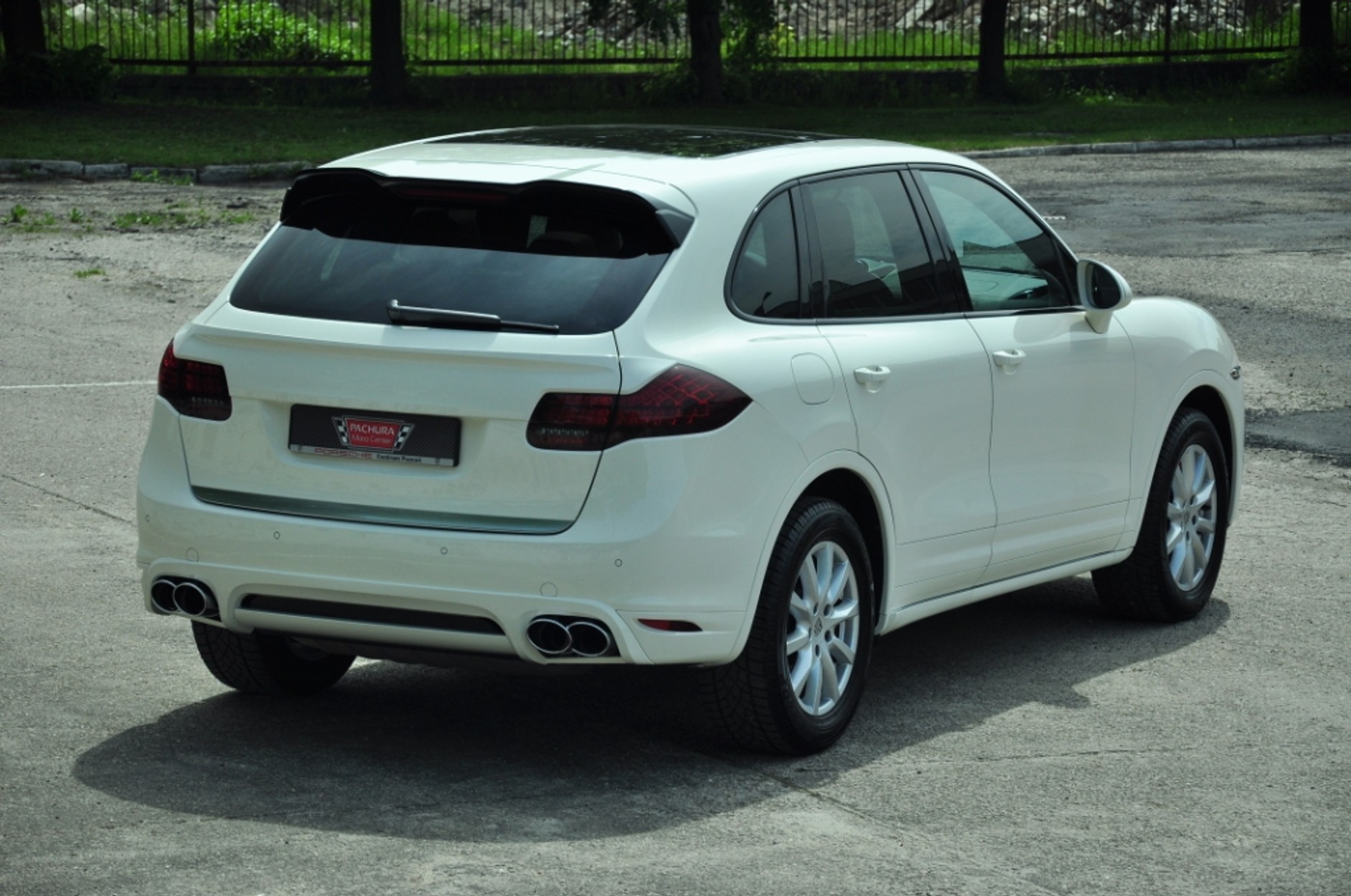 Porsche Cayenne z Pachura Moto Center