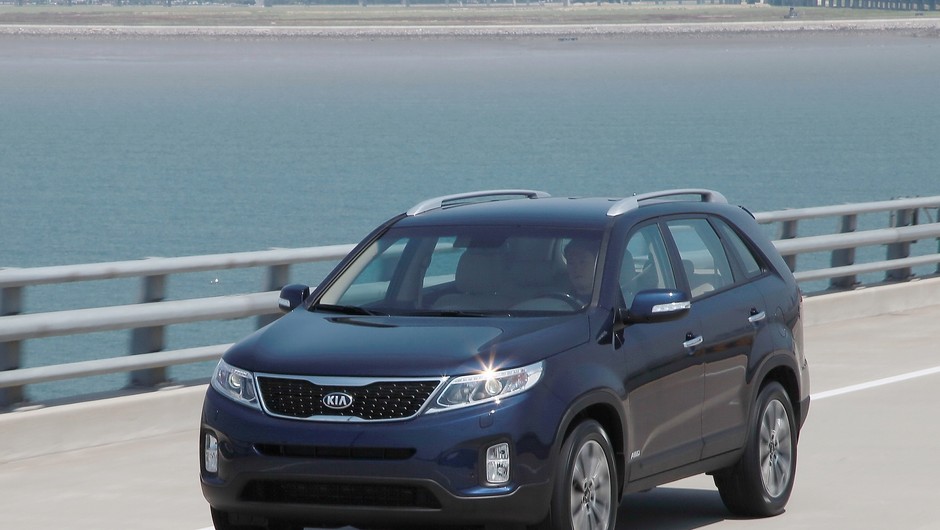 Zmodernizowana Kia Sorento na jesieni