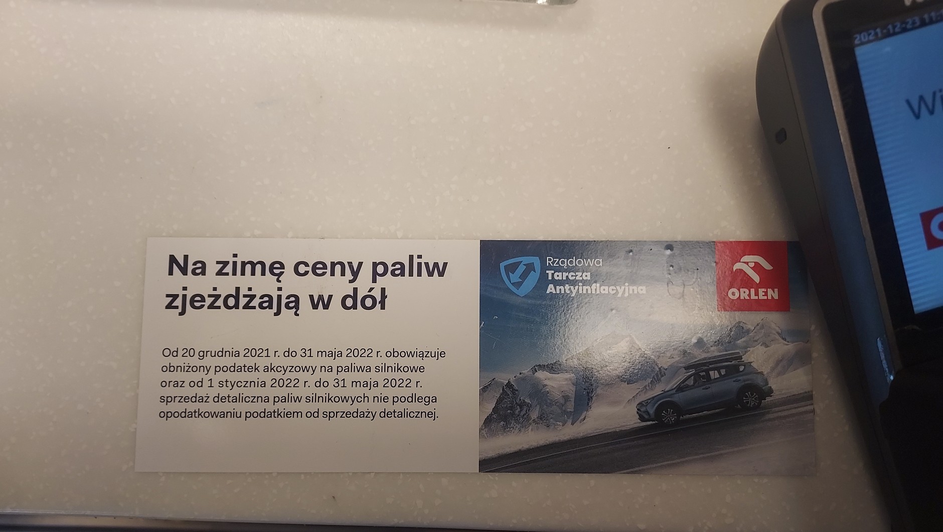 Naklejka informacyjna o obniżce akcyzy Orlen