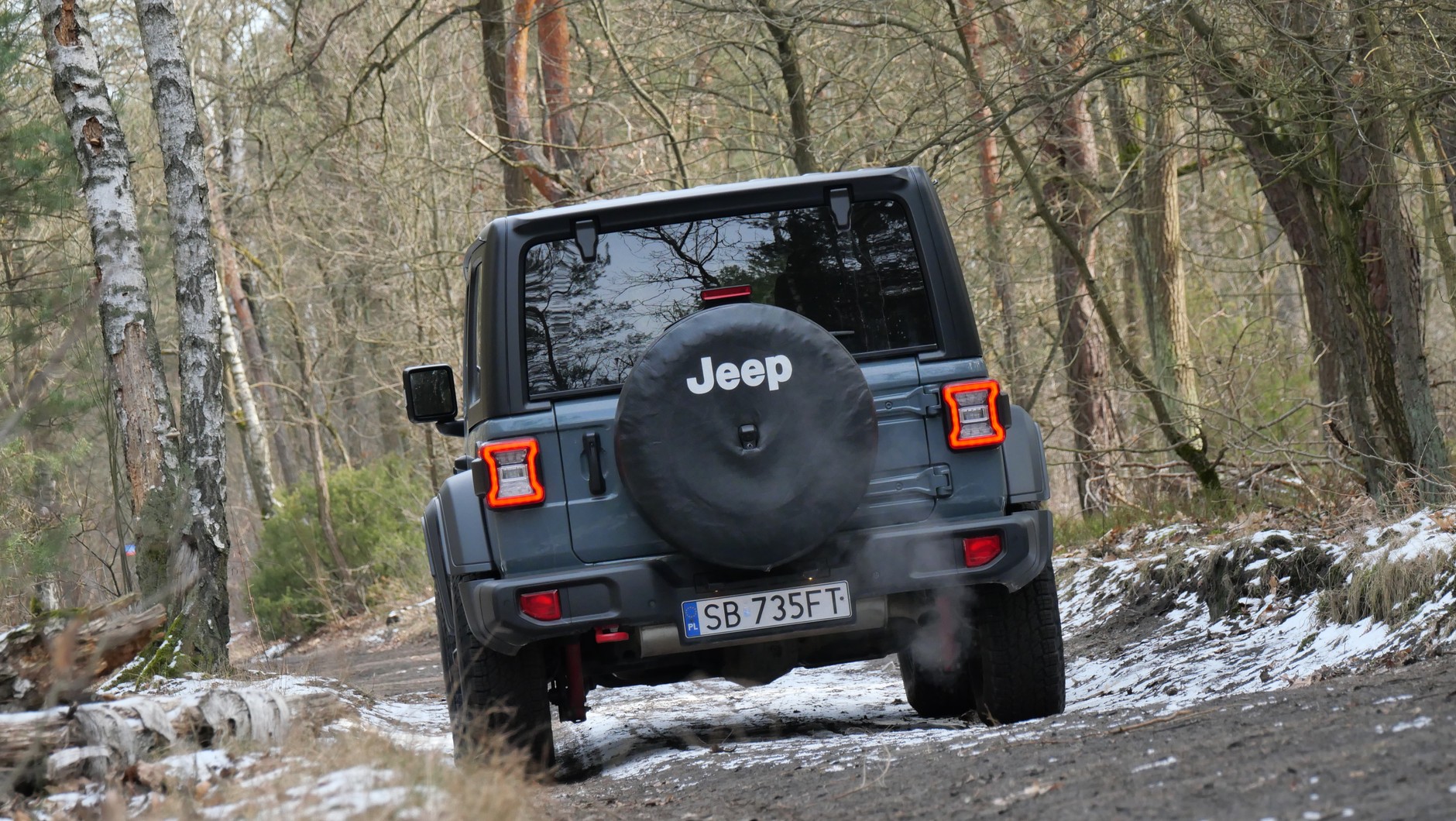 Jeep Wrangler vs Toyota Land Cruiser