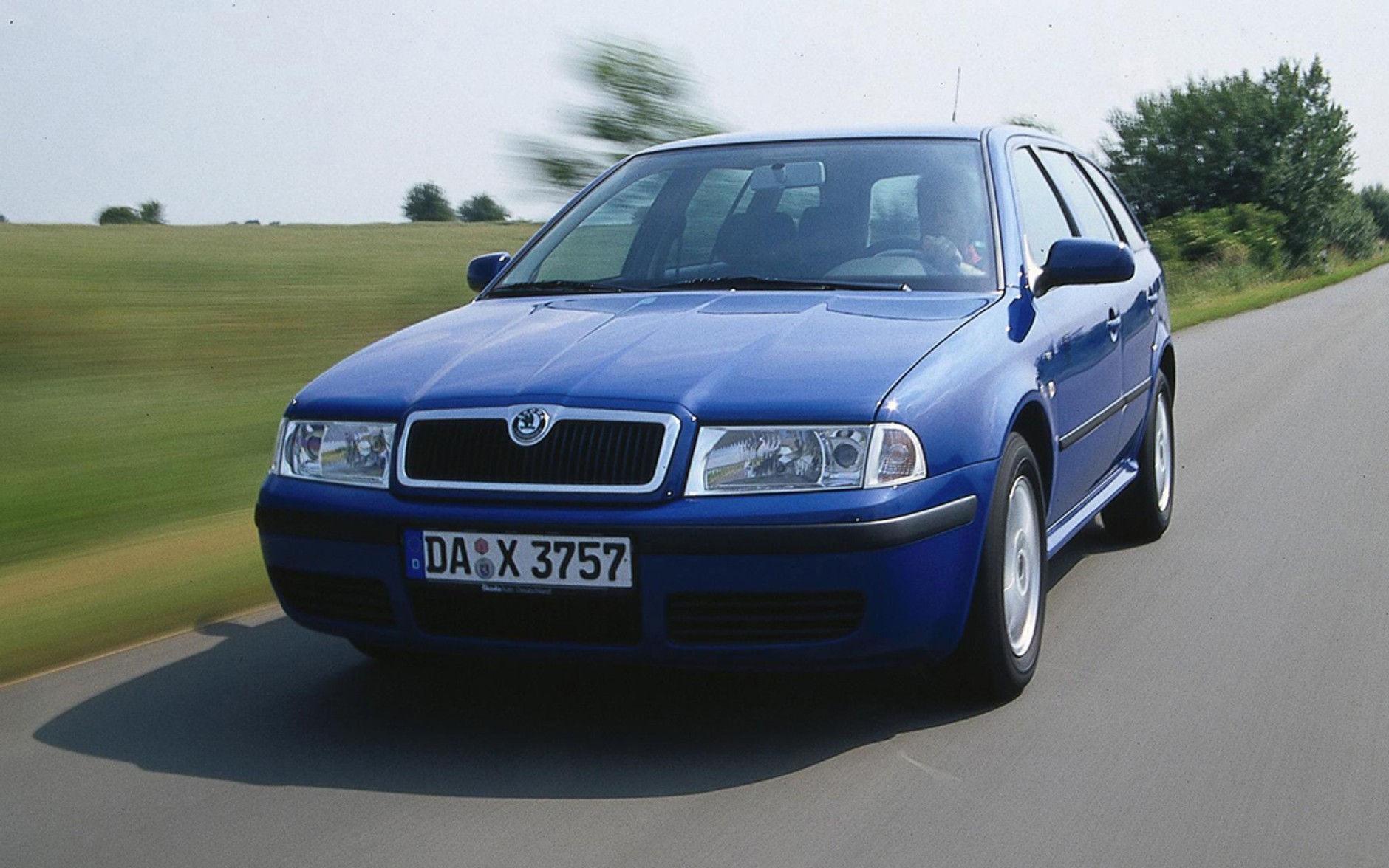 Toyota Corolla kontra Opel Astra II, Skoda Octavia i Peugeot 307 - Które używane kombi okaże się lepsze dla rodziny?