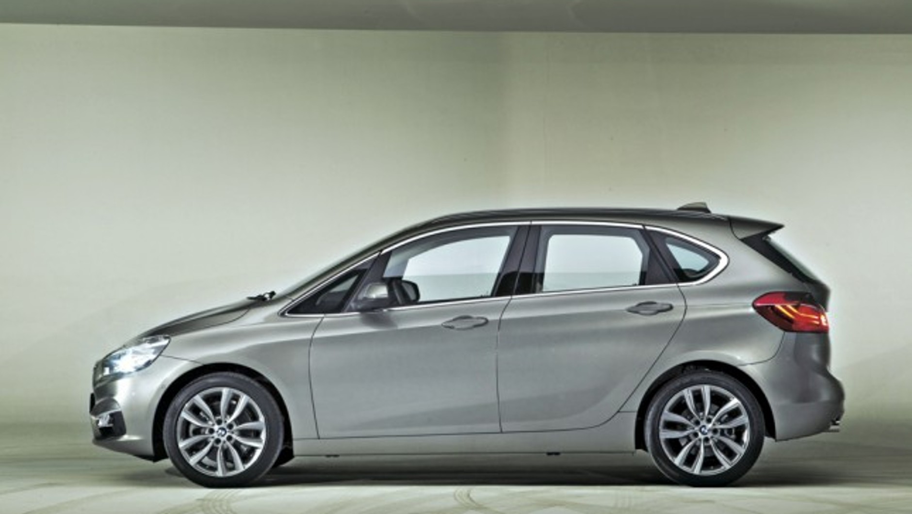 Seria 2 Active Tourer – pierwszy van BMW w porównaniu z VW Golfem Sportsvanem