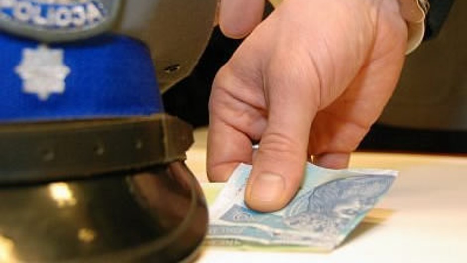 Policjanci zatrzymali taksówkarza. Padła niemoralna propozycja