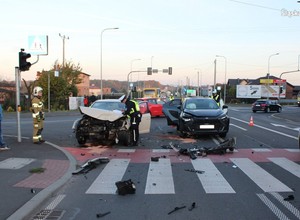 49-latka nie ustąpiła 49-latkowi. Wypadek w Świerklanach. Dwie osoby w szpitalu