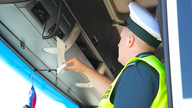 Kontrola tachografu w autokarze