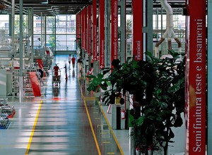 Niemcy zamykają fabryki, a Włosi wypłacają po 60 tys. zł premii. Rekordowy rok