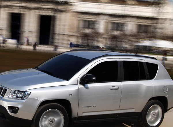 Szkoła jazdy Jeepa: suv i terenówka w mieście