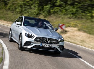 Jeździliśmy Mercedesem klasy E po liftingu. Ma fajny silnik, którego w Polsce nie kupisz