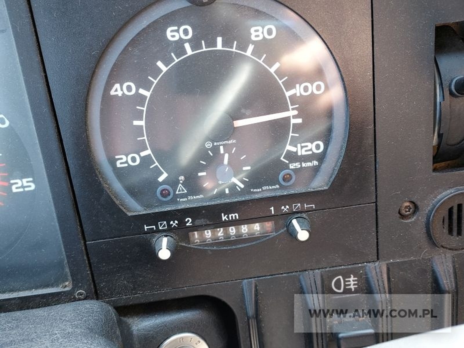 Wojskowe Volvo FL12 z naczepą Lohr