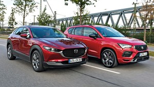 Nie za duże, nie za... mocne? Porównujemy Mazdę CX-30 z Seatem Atecą