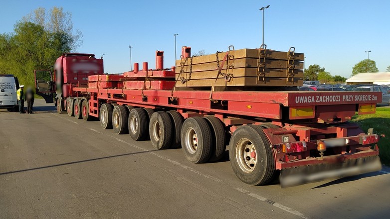 Nieprawidłowy transport obciążników do dźwigu