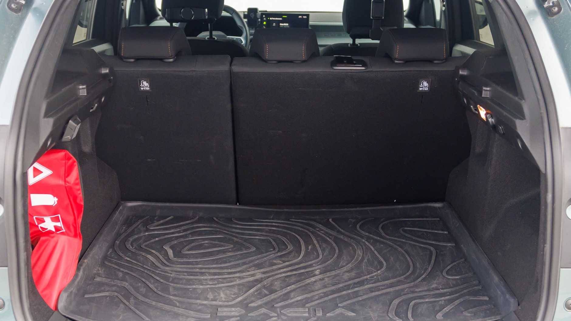 Dacia Duster kontra MG ZS. Porównanie dwóch budżetowych samochodów