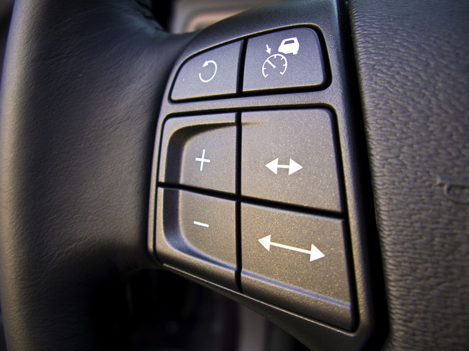 Volvo S80: nowy 5-cylindrowy diesel z dwoma turbosprężarkami pełniący normę Euro 5