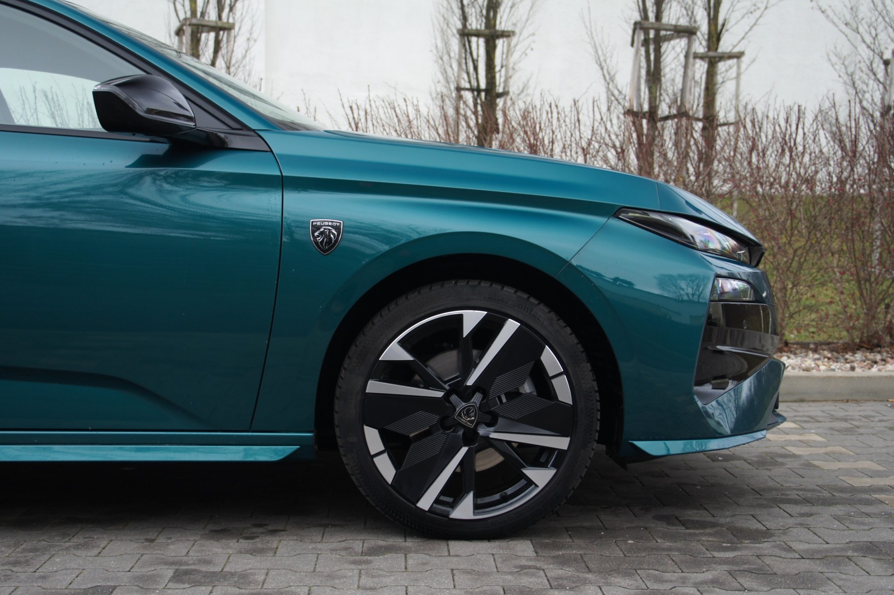 Peugeot 308 1.2 Hybrid 145 KM